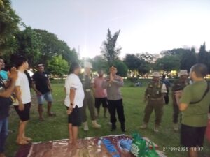 Polsek Dentim Bersinergi dengan TNI, Satpol PP dan Pecalang Gelar Patroli Yustisi Humanis di Kawasan Lapangan Renon